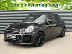 Zwart Gebruikt 2021 Mini Cooper Hatchback | € 24.945 (Eerlijke prijs)