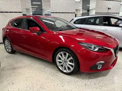 Rood Gebruikt 2016 Mazda 3 Inclusive Hatchback | € 13.950 (Eerlijke prijs)
