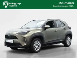 Bruin, metallic lak Gebruikt 2023 Toyota Yaris Cross SUV | € 24.750 (Super prijs)