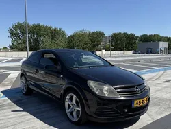 Zwart Gebruikt 2005 Opel Astra Sport Coupé | € 2.200 (Eerlijke prijs)