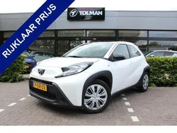 Wit Gebruikt 2022 Toyota Aygo Play Hatchback | € 15.950 (Goede deal)