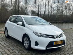 Wit Gebruikt 2014 Toyota Auris Comfort Hatchback | € 8.499 (Eerlijke prijs)
