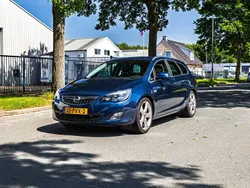 Blauw, metallic lak Gebruikt 2011 Opel Astra Sport MPV | € 5.250 (Goede deal)