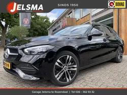 Zwart, metallic lak Gebruikt 2023 Mercedes C300 Business Stationwagen | € 35.000 (Goede deal)