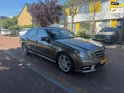 Grijs Gebruikt 2009 Mercedes E200 AMG Sedan | € 12.950 (Eerlijke prijs)