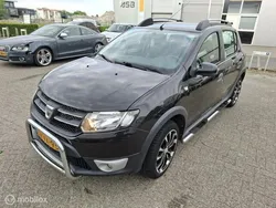 Zwart Gebruikt 2013 Dacia Sandero Lauréate Hatchback | € 6.350 (Eerlijke prijs)