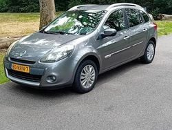 Grijs (metallic) Gebruikt 2011 Renault Clio GrandTour Stationwagen | € 3.350 (Goede deal)