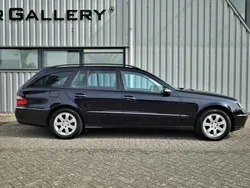 Blauw, metallic lak Gebruikt 2004 Mercedes E320 Avantgarde Stationwagen | € 21.950