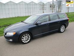Blauw, metallic lak Gebruikt 2014 Volvo V70 Kinetic Stationwagen | € 6.950 (Eerlijke prijs)