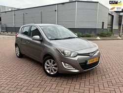 Grijs Gebruikt 2013 Hyundai i20 Hatchback | € 3.799 (Eerlijke prijs)