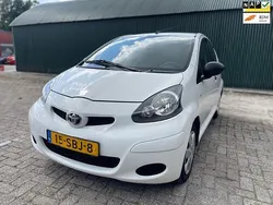 Wit Gebruikt 2011 Toyota Aygo Hatchback | € 2.195 (Goede deal)
