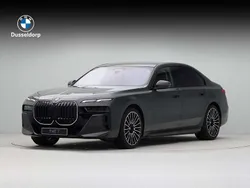 Grijs Nieuw 2025 BMW 750e Comfort Edition Sedan | € 151.714 (Iets duurder)
