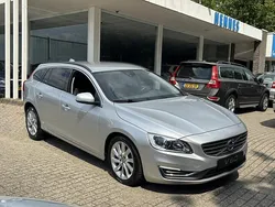 Zilver Gebruikt 2015 Volvo V60 Stationwagen | € 20.700 (Iets duurder)