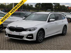 Wit Gebruikt 2022 BMW 330 Executive Stationwagen | € 32.900 (Goede deal)