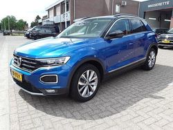 Blauw Gebruikt 2018 VW T-Roc Business SUV | € 15.995 (Eerlijke prijs)