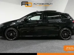Zwart, metallic lak Gebruikt 2021 Mercedes B250e AMG line MPV | € 33.850 (Iets duurder)