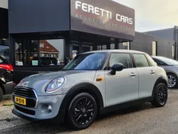 Grijs, metallic lak Gebruikt 2016 Mini One D Business Hatchback | € 11.900