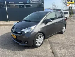 Grijs Gebruikt 2012 Toyota Verso-S MPV | € 8.250 (Super prijs)