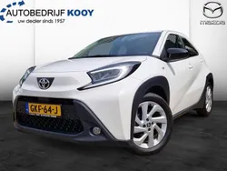 Wit, metallic lak Gebruikt 2023 Toyota Aygo Active Hatchback | € 16.850 (Goede deal)