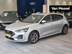 Grijs Gebruikt 2023 Ford Focus ST-Line Hatchback | € 23.845 (Eerlijke prijs)