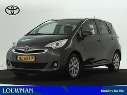 Grijs Gebruikt 2015 Toyota Verso-S Limited MPV | € 12.445 (Goede deal)
