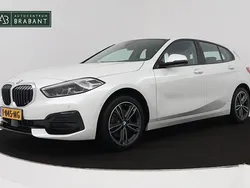 Wit Gebruikt 2023 BMW 118 Executive Hatchback | € 22.945 (Super prijs)