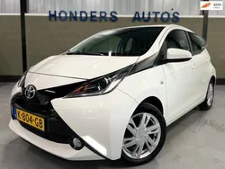 Wit Gebruikt 2017 Toyota Aygo X-play Hatchback | € 7.850 (Eerlijke prijs)