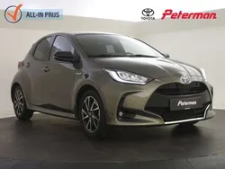 , metallic lak Gebruikt 2021 Toyota Yaris Hybrid Style Hatchback | € 21.899 (Eerlijke prijs)