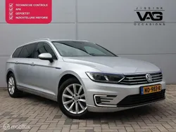 Grijs, metallic lak Gebruikt 2016 VW Passat Highline Stationwagen | € 17.499 (Eerlijke prijs)