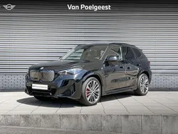 Saphirschwarz metallic (zwart metallic) Gebruikt 2025 BMW iX1 M Sport SUV | € 63.251