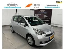 Grijs Gebruikt 2014 Toyota Verso-S MPV | € 12.995 (Iets duurder)