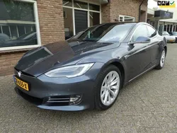 Grijs, metallic lak Gebruikt 2018 Tesla Model S Sedan | € 26.950 (Iets duurder)