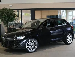 Zwart Gebruikt 2023 VW Polo Style Hatchback | € 23.950 (Eerlijke prijs)