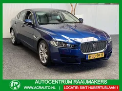 Blauw, metallic lak Gebruikt 2015 Jaguar XE Portfolio Sedan | € 17.435 (Eerlijke prijs)