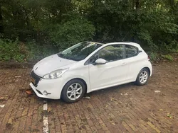 Wit Gebruikt 2012 Peugeot 208 Active Hatchback | € 3.950 (Eerlijke prijs)
