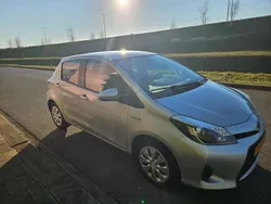 Grijs Gebruikt 2013 Toyota Yaris Hybrid MPV | € 7.500 (Eerlijke prijs)