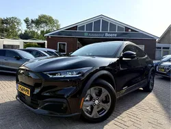 Zwart Gebruikt 2021 Ford Mustang Mach-E SUV | € 24.450 (Goede deal)