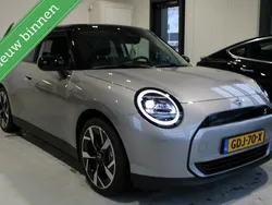 Grijs Nieuw 2024 Mini Cooper SE Classic Hatchback | € 30.950