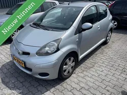 Grijs Gebruikt 2010 Toyota Aygo Cool Hatchback | € 3.250 (Eerlijke prijs)
