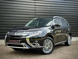 Zwart / black metallic Gebruikt 2021 Mitsubishi Outlander P-HEV SUV | € 26.950 (Eerlijke prijs)