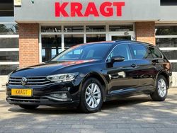 Zwart, metallic lak Gebruikt 2023 VW Passat Business Stationwagen | € 24.450 (Eerlijke prijs)