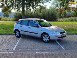 Grijs Gebruikt 2001 Ford Focus Ambiente Hatchback | € 999 (Eerlijke prijs)