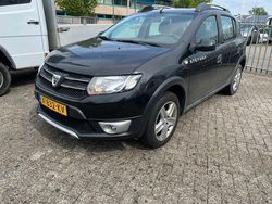 Zwart Gebruikt 2014 Dacia Sandero Lauréate Hatchback | € 5.900 (Eerlijke prijs)
