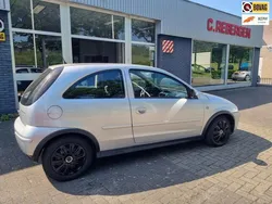 Grijs Gebruikt 2005 Opel Corsa Essentia Hatchback | € 2.250 (Duur)