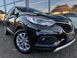 Zwart (metallic) Gebruikt 2020 Renault Kadjar Intens SUV | € 17.450 (Goede deal)