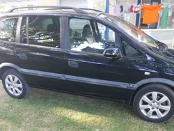 Zwart Gebruikt 2002 Opel Zafira Elegance MPV | € 1.000 (Goede deal)