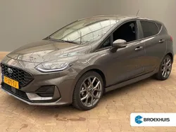 Grijs, metallic lak Gebruikt 2023 Ford Fiesta ST-Line Hatchback | € 20.400 (Eerlijke prijs)
