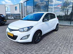 Grijs Gebruikt 2014 Hyundai i20 Trend Sedan | € 7.250 (Eerlijke prijs)