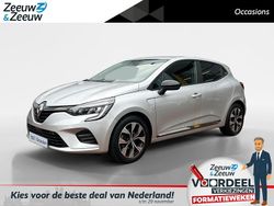 Platiniumgrijs d69 Gebruikt 2023 Renault Clio V Evolution Hatchback | € 16.440 (Eerlijke prijs)
