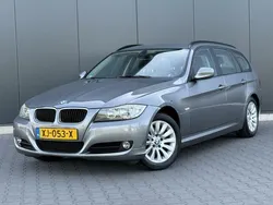 Grijs, metallic lak Gebruikt 2011 BMW 318 Executive Stationwagen | € 7.495 (Eerlijke prijs)